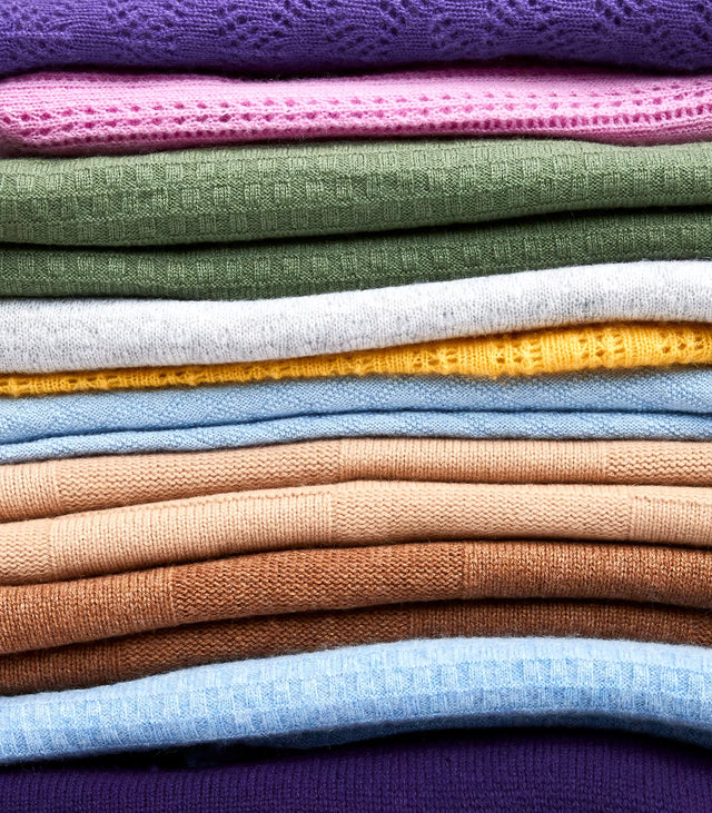 Bei uns findest du einen Strickschal in höchster Qualität zu jedem Outfit und zu jeder Jahreszeit, egal in welcher Farbkombination. 